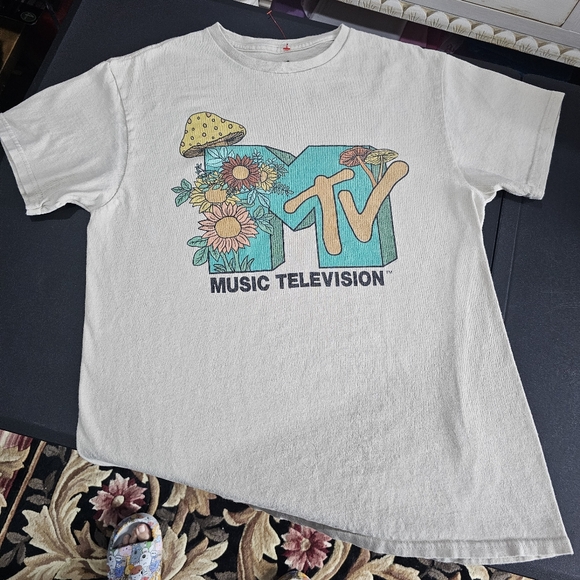 MTV Graphic Tee Floral 🌻🌷 & Merry Mushroom 🍄‍🟫 Unisex Fit Size M  L👀K 🍄‍🟫 - Picture 1 of 5